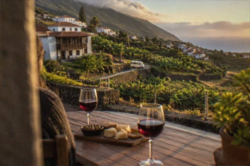 Tacoronte: Guided Winery Tour with Wine and Cheese Tastings