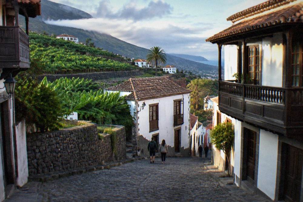 A cobbled street of traditional houses in the historic centre of La Orotava