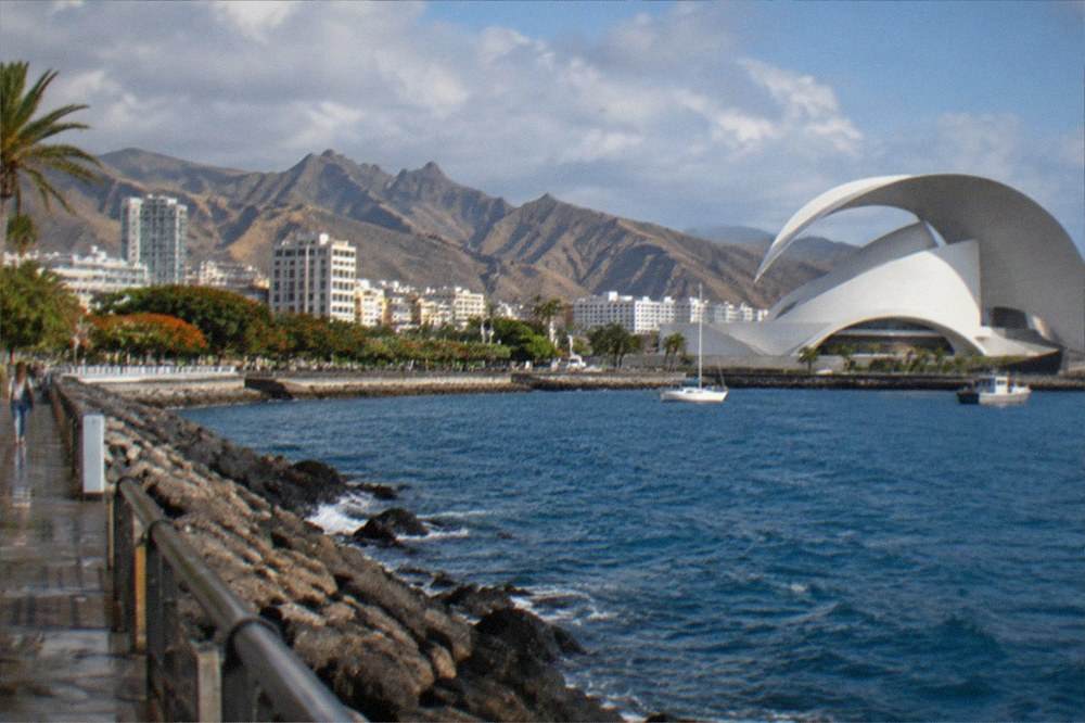 The white curved roof of the Auditorio de Tenerife concert hall seen from the Santa Cruz waterfront