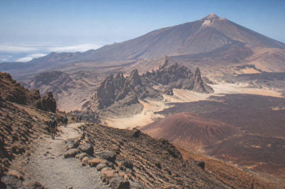 The marked summit trail leading from La Rambleta towards Teide's crater rim