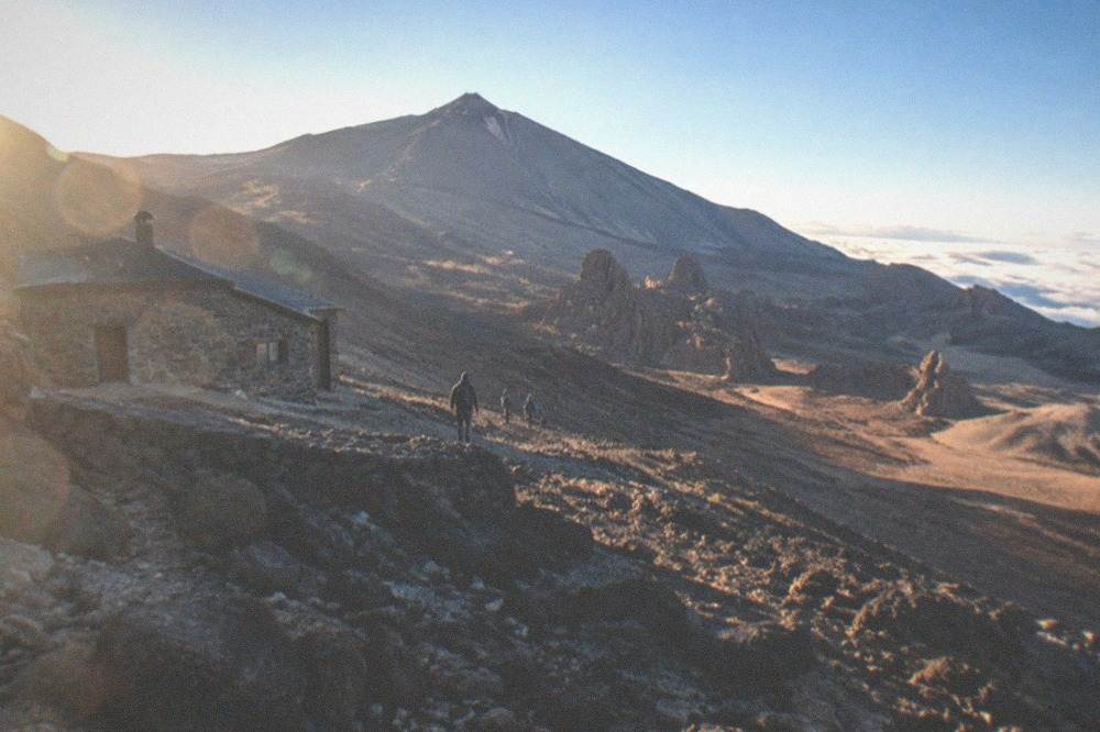 The Altavista refuge, a low stone building on a bare volcanic slope below the summit